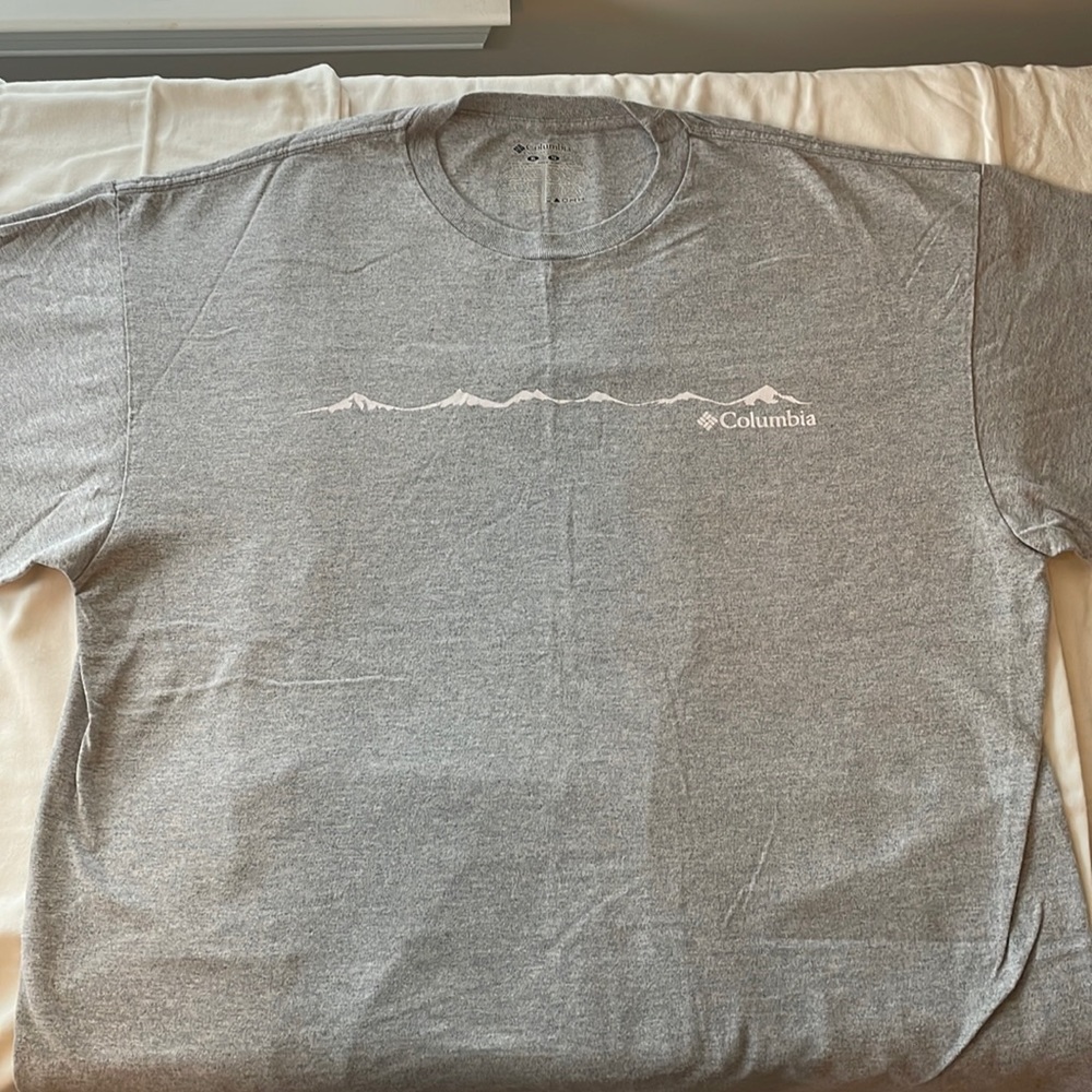 Like new Columbia mens t shirt XL short sleeve